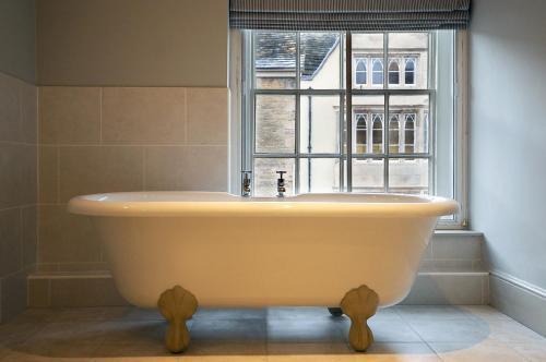 Hostal The Bull And Swan