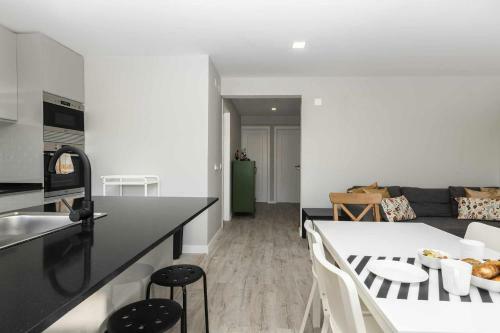 Cozy Apartment With Sea View In Estoril
