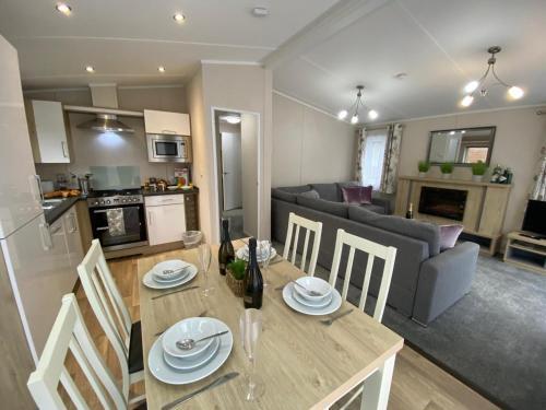 Beechwood Lodge With Hot Tub