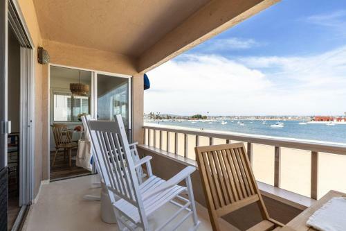 Bay View 1 - Stylish Mission Beach Home On The Sand!
