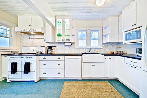 Ocean Beach Cottage And Casita
