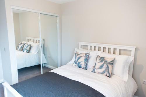 5 Star Brand New City Centre Apartment