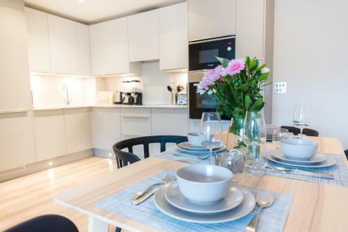 5 Star Brand New City Centre Apartment