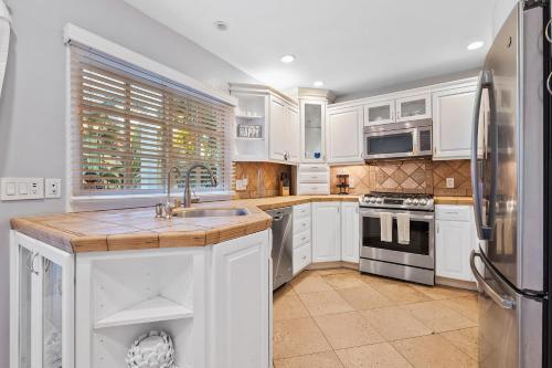 Pacific Beach Cottage