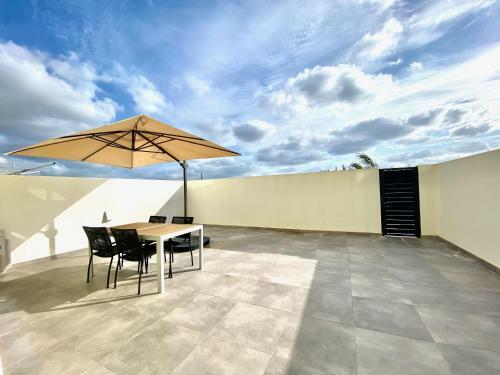The Sunny Dune - Luxury Apartment W/ Pool & Private Terrace