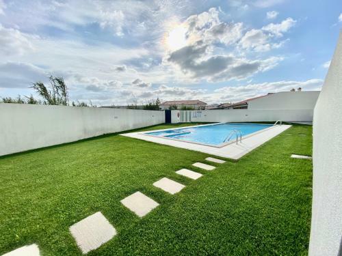 The Sunny Dune - Luxury Apartment W/ Pool & Private Terrace