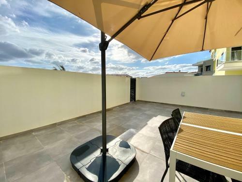 The Sunny Dune - Luxury Apartment W/ Pool & Private Terrace