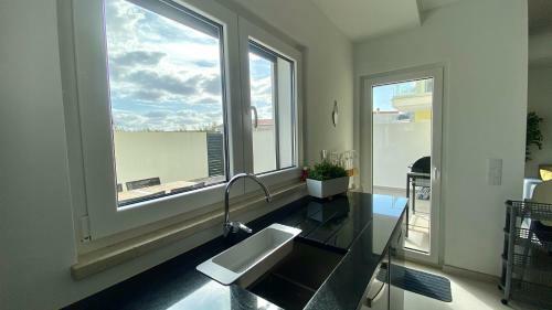 The Sunny Dune - Luxury Apartment W/ Pool & Private Terrace