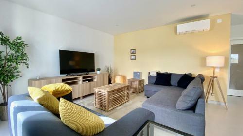 The Sunny Dune - Luxury Apartment W/ Pool & Private Terrace