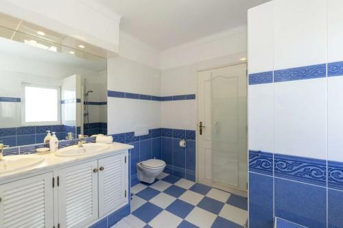 Luxurious Villa With Beautiful See Views & Spacious Garden