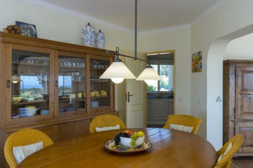 Luxurious Villa With Beautiful See Views & Spacious Garden