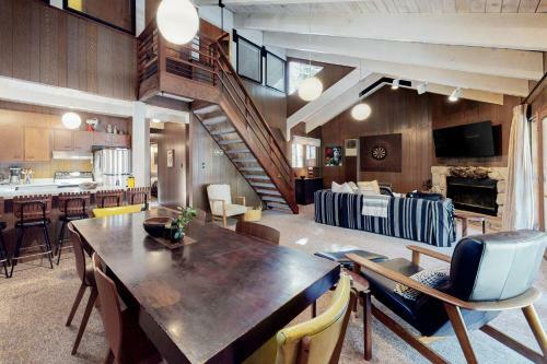Retro Retreat - Soda Springs, Ca