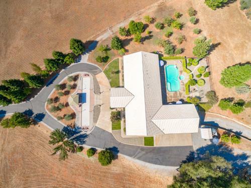 80acre Mountainretreat W/pool/spa Byyosemite 14ppl