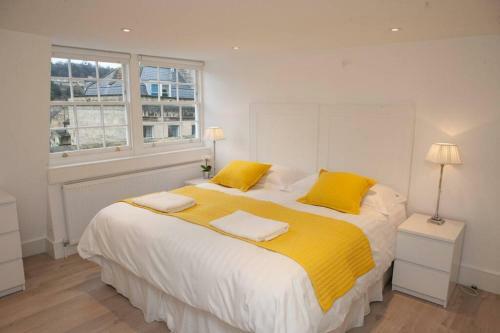 Spectacular Views, 1 Bed Central Bath Apartment