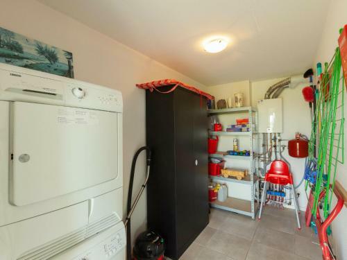 Elegant Holiday Home With Sauna In Langweer
