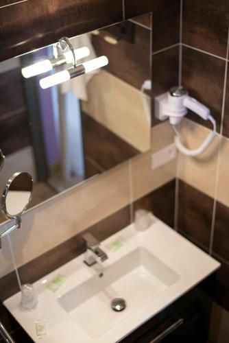 Hotel H�tel Les Hauts De Mour�ze