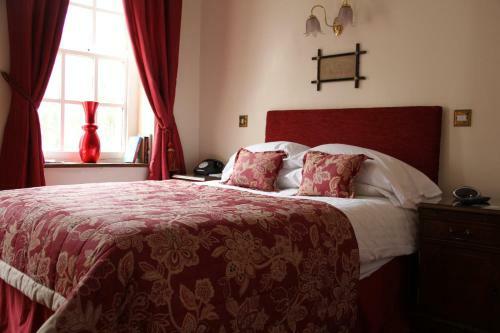 Two Bridges Hotel