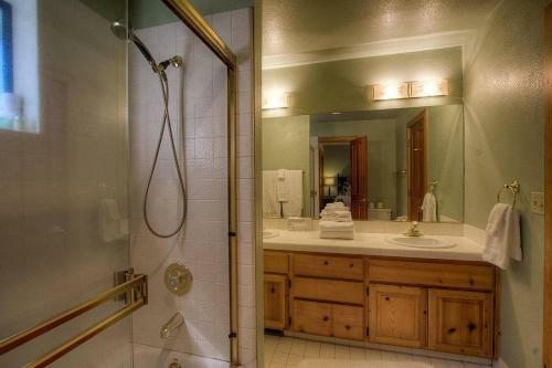 Lupine Lodge By Lake Tahoe Accommodations