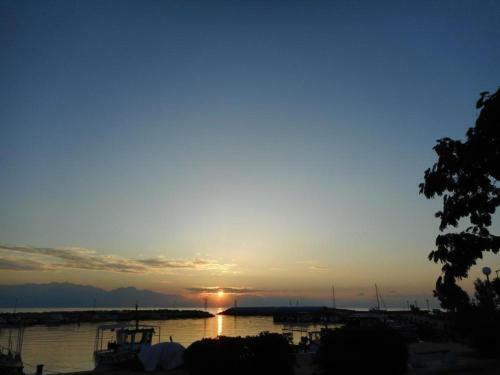 Posada Akroyali Seafront Retreat - Charming Suites