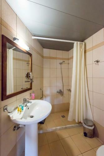 Posada Akroyali Seafront Retreat - Charming Suites