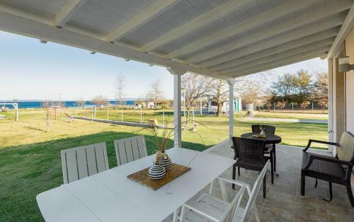 #flh - Daphne's Bungalows