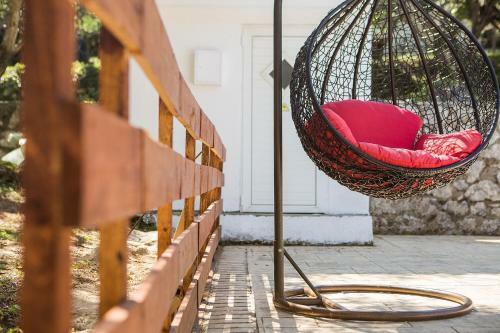 Olive Grove Poolside Apartments