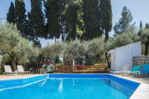 Olive Grove Poolside Apartments
