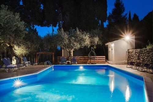 Olive Grove Poolside Apartments