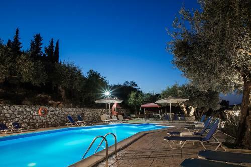 Olive Grove Poolside Apartments