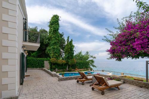 Villa Corfu Beachfront Vila Benitses