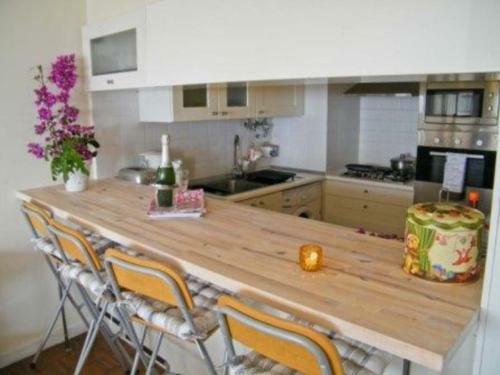 Apartment W Stunning View - Marina - Free Parking & AC
