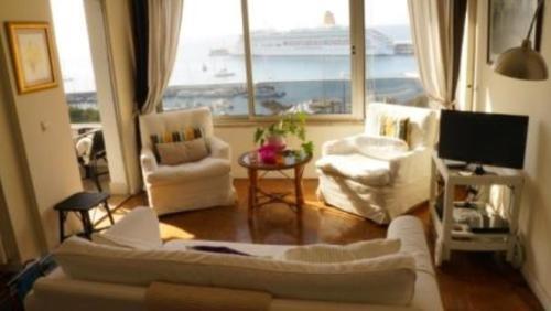 Apartment W Stunning View - Marina - Free Parking & AC