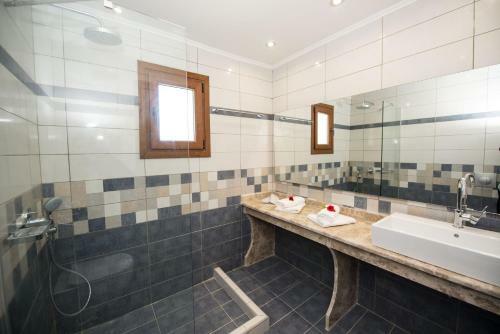 Bed & Breakfast Erikousa Palace Suites & Studios
