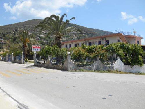 Amarandos Studios (rooms & Apartments)