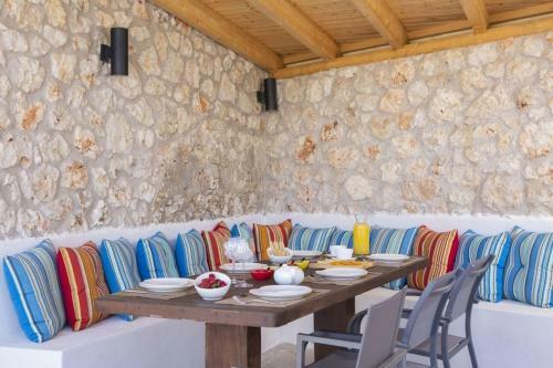 Villa Dell Mar Stone House