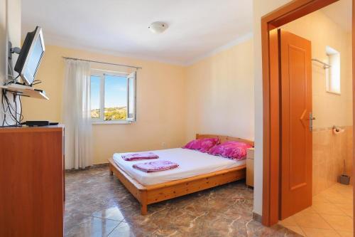 Apartments With A Parking Space Seget Vranjica, Trogir - 18138