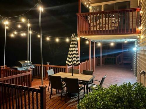 Relaxing Family Retreat/pool Table/large Deck/5beds/3baths