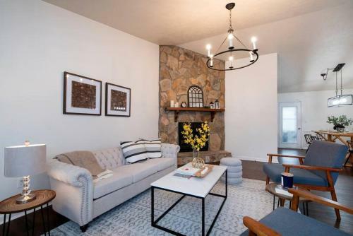 Relaxing Family Retreat/pool Table/large Deck/5beds/3baths