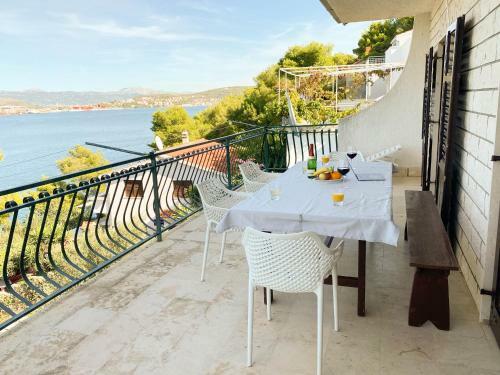 Seaview & Beachfront Apartments Jakov
