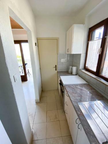 Seaview & Beachfront Apartments Jakov