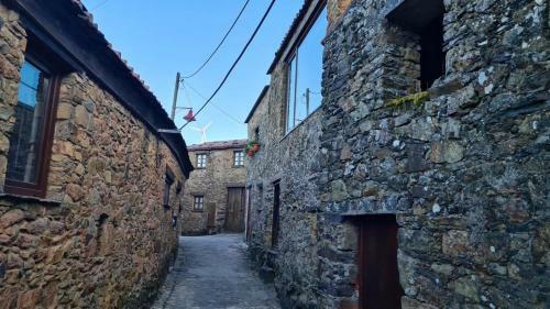 Casa Catraia Gondramaz No Pulm�o Da Serra Da Lous�