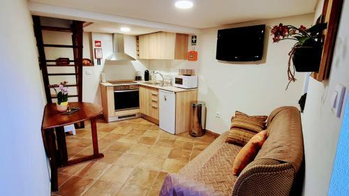 Casa Catraia Gondramaz No Pulm�o Da Serra Da Lous�