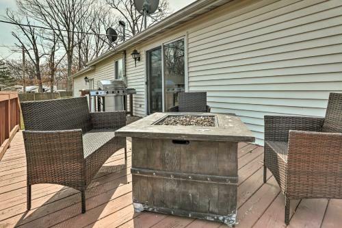 Renovated Home With Deck, Steps To State Park!