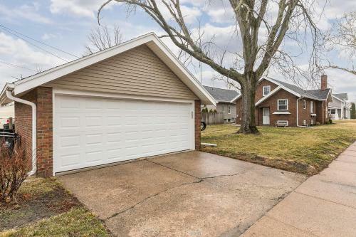 Quaint Cedar Rapids Home - 1 5 Mi To Downtown
