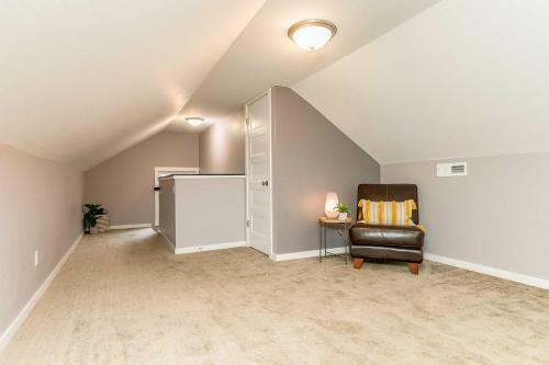 Quaint Cedar Rapids Home - 1 5 Mi To Downtown