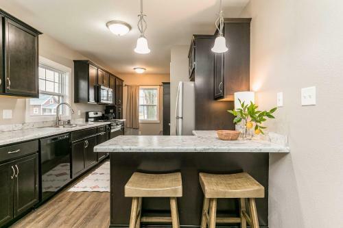 Quaint Cedar Rapids Home - 1 5 Mi To Downtown