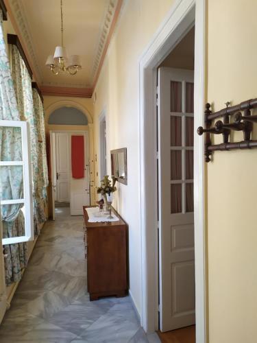 Apartamento Ermoupolis 1834 Traditional Stone Yard House