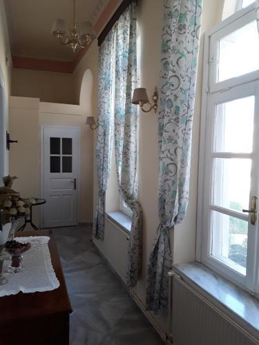 Apartamento Ermoupolis 1834 Traditional Stone Yard House