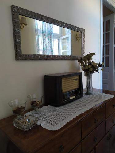 Apartamento Ermoupolis 1834 Traditional Stone Yard House