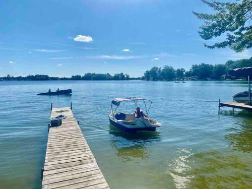 Cottages On Sand Lake - The Lakeside Cabin